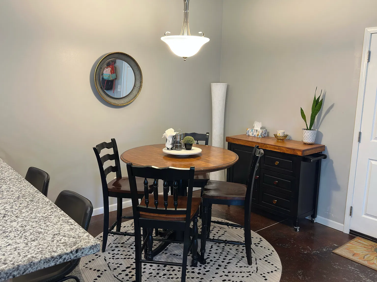 3 bed, 2308 sqft, $1,400 — Photo 4