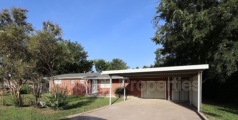 404 N Highway 95, Little River Academy, TX 76554 | Zillow
