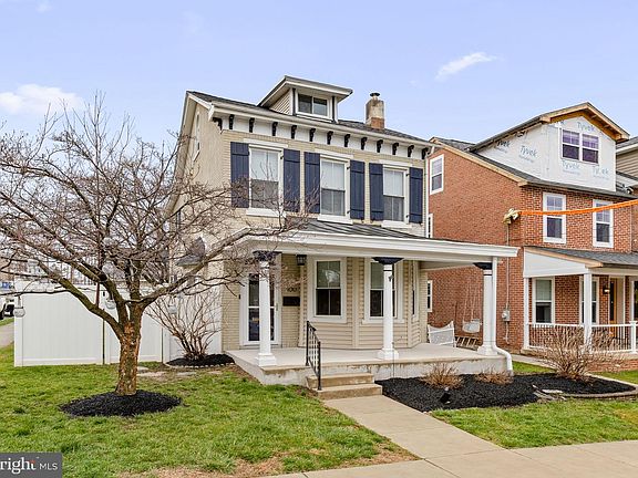 3rd image of 100 E 6th Ave