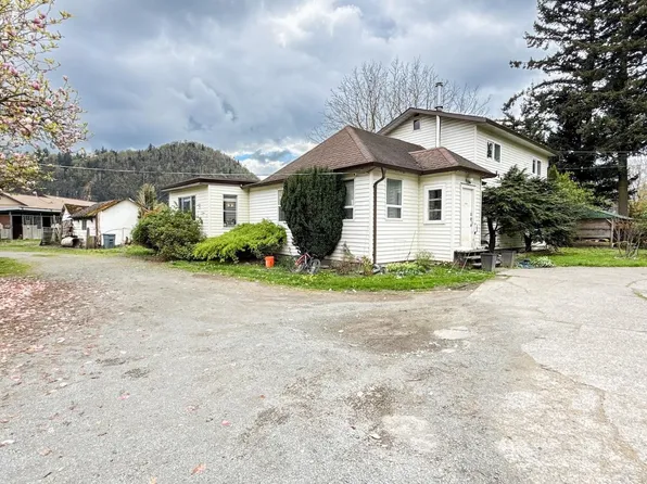 6390 Pioneer Ave, Kent, BC V0M 1A3