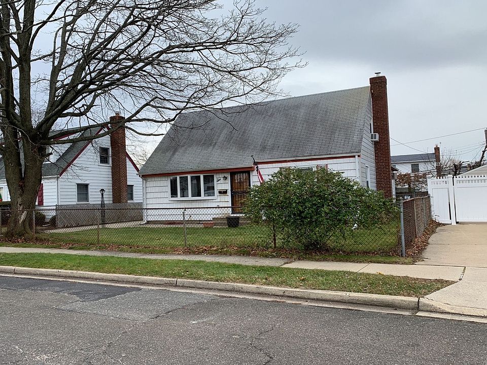 1st image of 6 Gables Dr