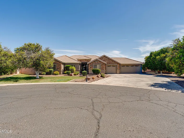 4335 E Fox Cir — Photo 8