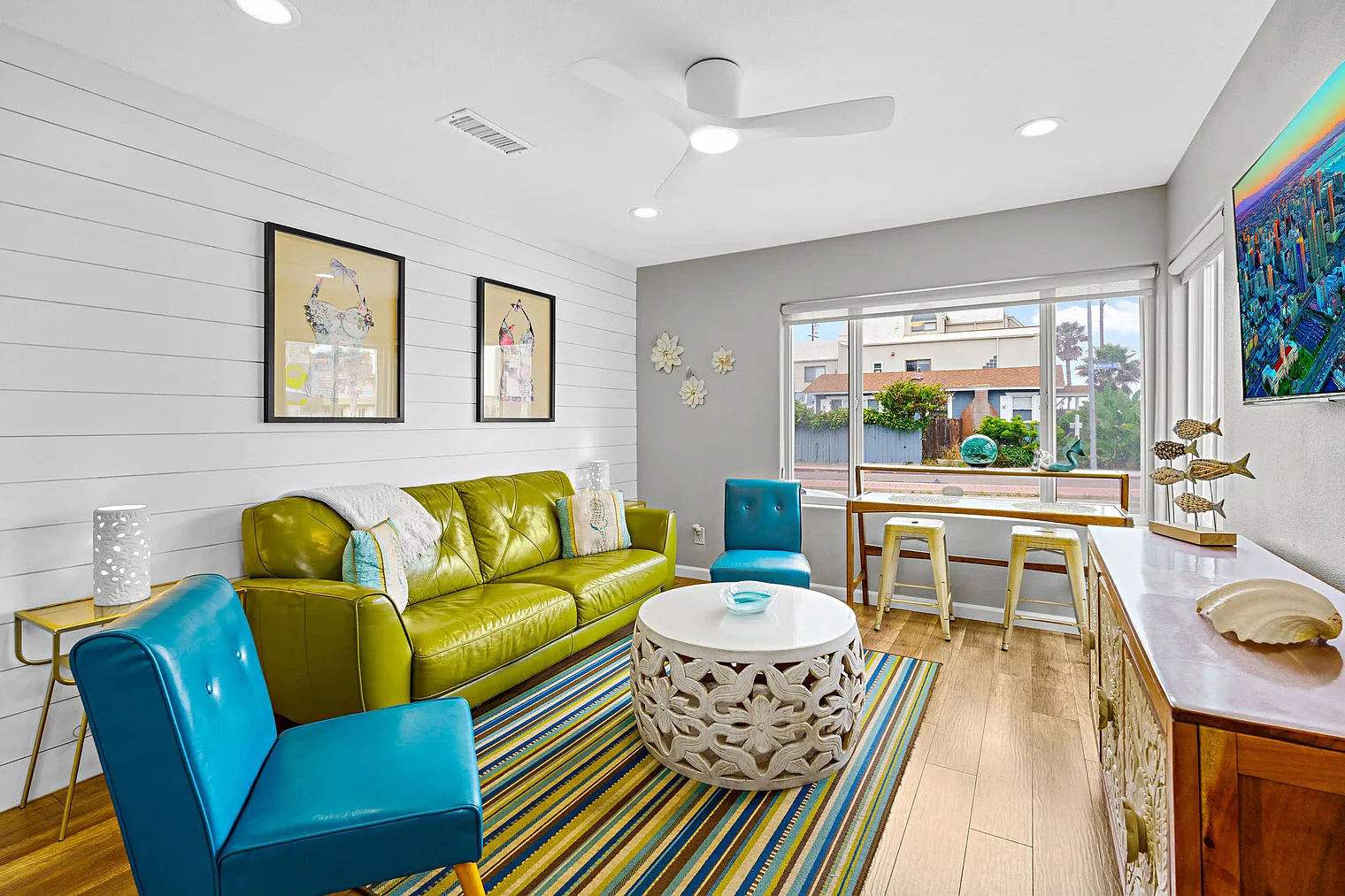 2 bed, 1.0 bath, 871 sqft, $9,590 — Photo 2