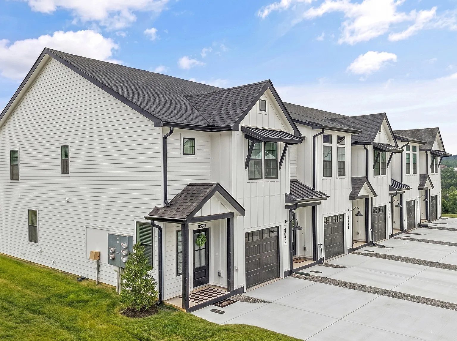 Steele Landing Townhome Rentals — Photo 4