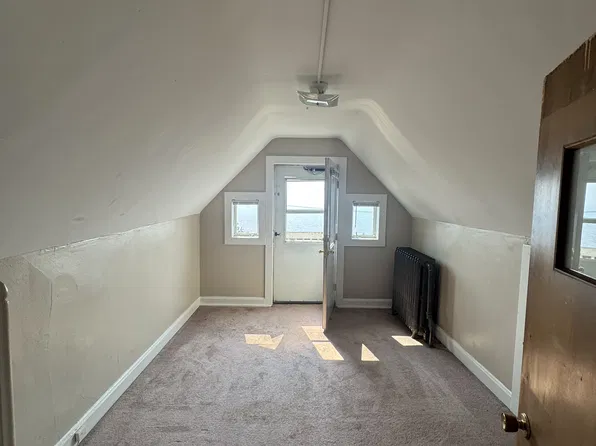 712 E 1st St #4, Duluth, MN 55805