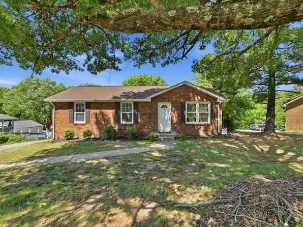 1810 Apex Dr, Clarksville, TN 37040