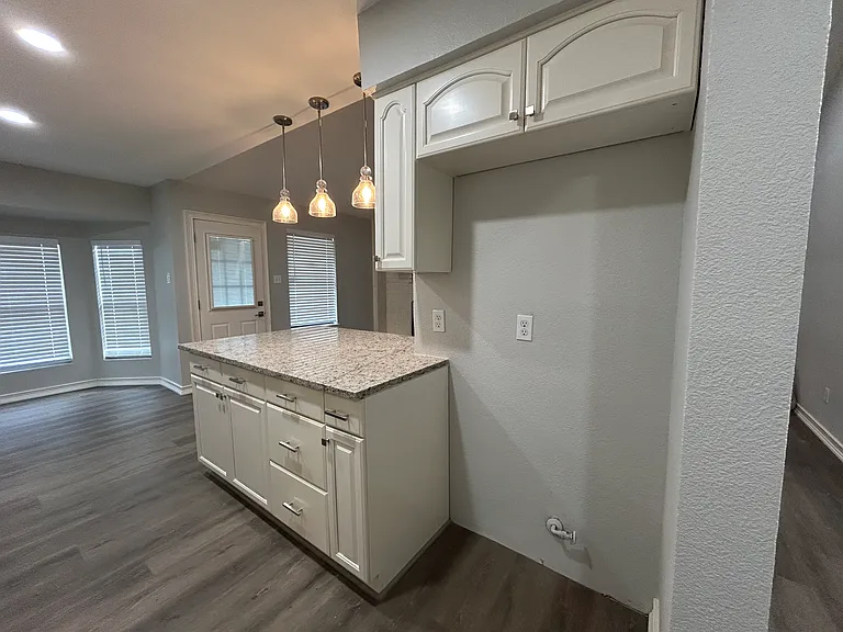 1706 Boyd St — Photo 9