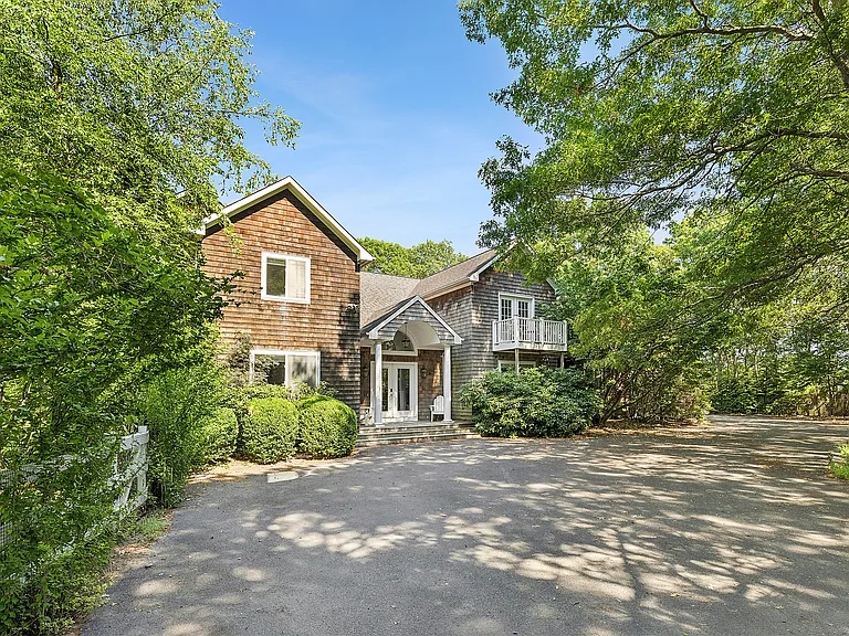 9 Rosebud Ln — Photo 2