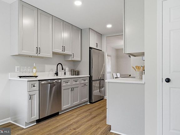 5th image of 3262 Cambridge Ct