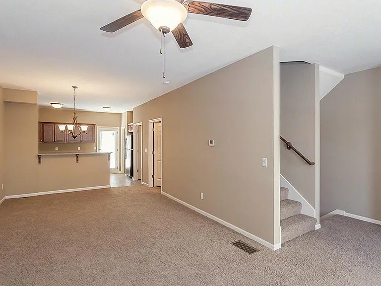 Parkway Oaks Townhomes and Duplexes — Photo 18