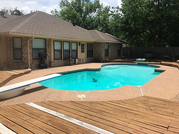 4th image of 1513 Berkeley Dr