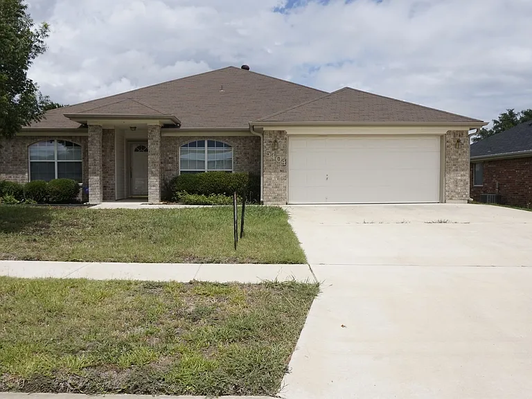 5404 Hunters Ridge Trl — Photo 1