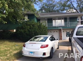 2700 W Millbrook Ct, Peoria, IL 61615