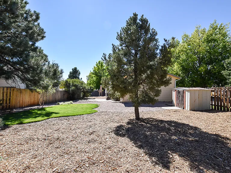4925 Hackamore Dr N — Photo 33