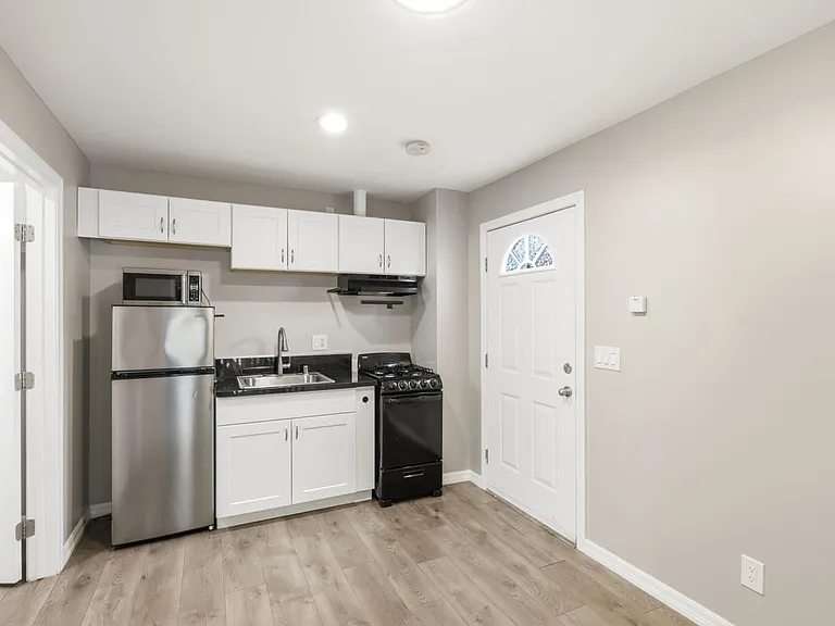 554 Ritchey St — Photo 8
