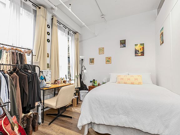 2nd image of 255 W 36th St Rm 601