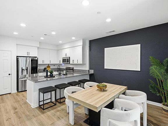 4th image of 2815 Clary St
