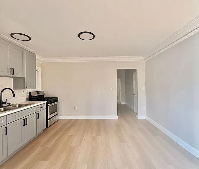 1005 N Berendo St #1 — Photo 4