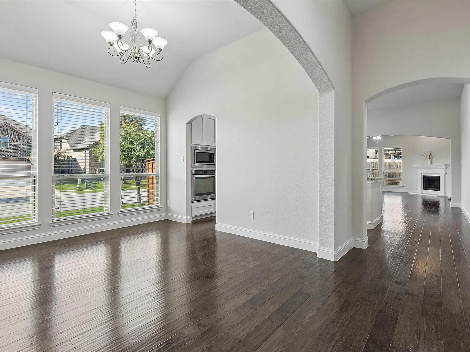 4 bed, 3.0 bath, 2249 sqft, $3,300 — Photo 4