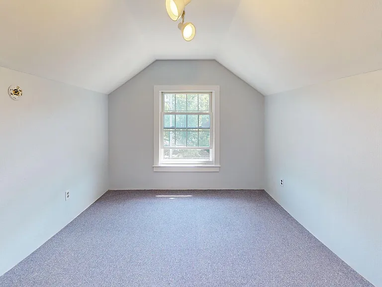 38 Trumbull St — Photo 3