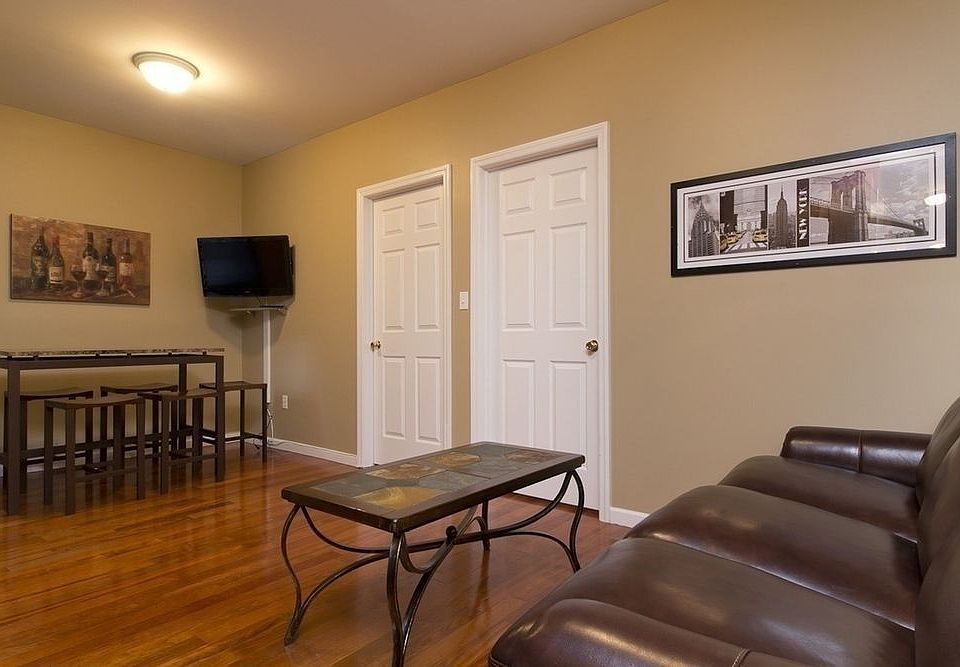 1st image of 226 E 53rd St #2B3