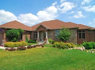 931 Bavaria Hills Ct, Chaska, MN 55318