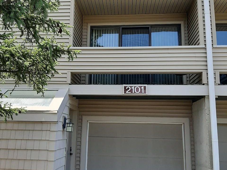 1st image of 2101 Fox Hollow Dr