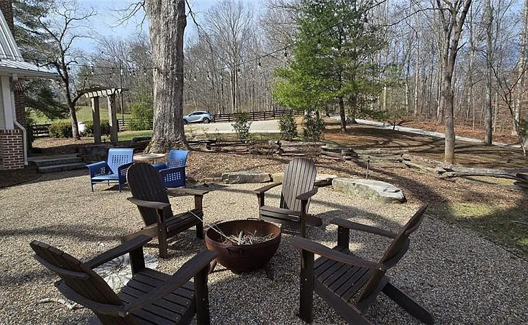 812 Bessie Ln — Photo 7