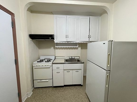 3rd image of 1669 E 18th St #D10
