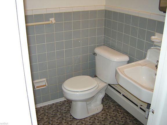 1019-4 Bathroom