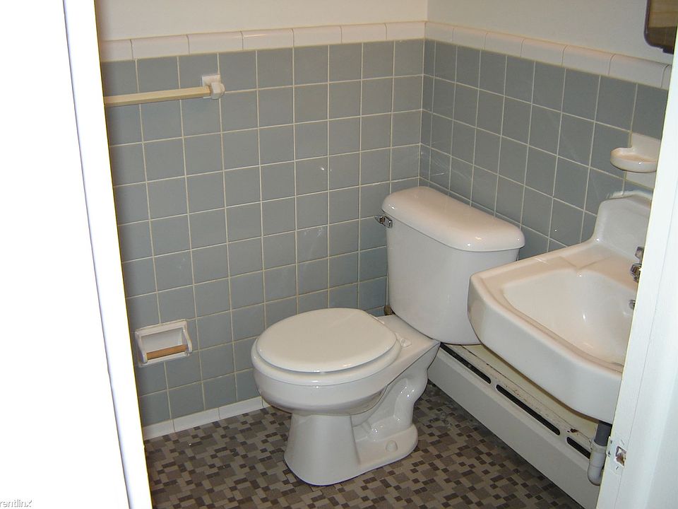 1019-4 Bathroom