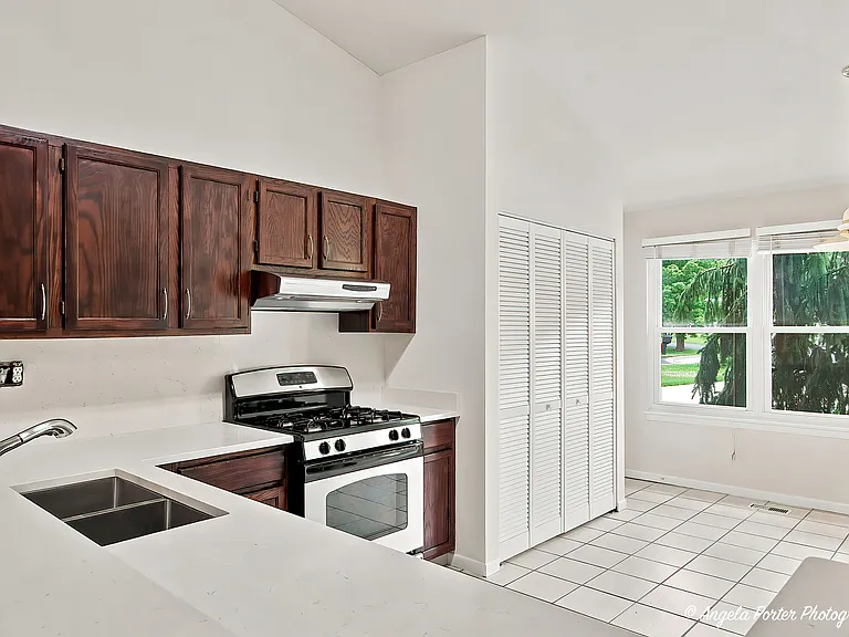 3287 Medford Ct — Photo 10