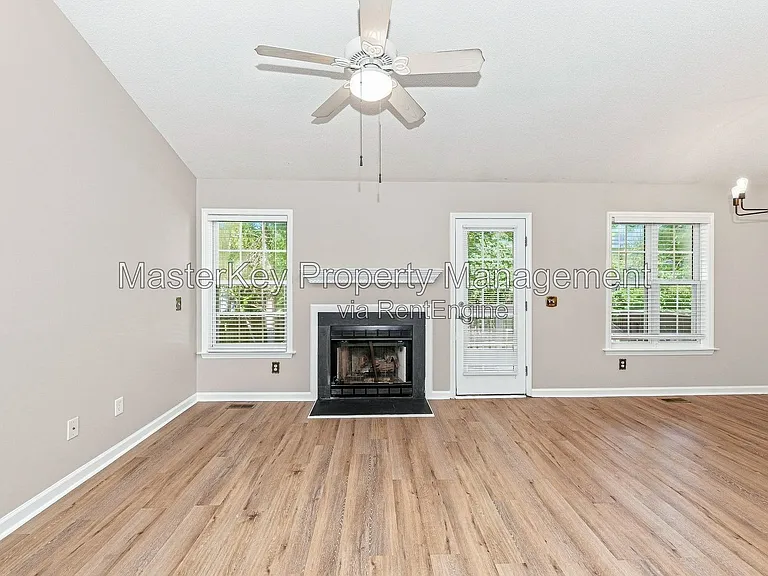 201 Harvester Dr — Photo 6