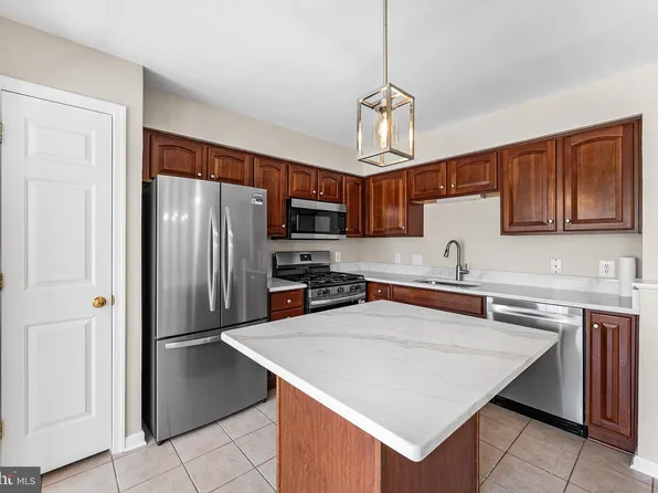 713 Waterway Ct, Quakertown, PA 18951
