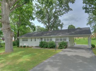 90 Hickory Dr, Christiansburg, VA 24073