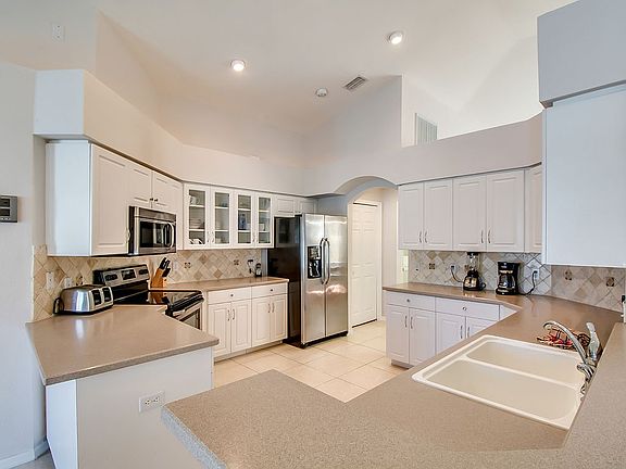5th image of 5723 Chiquita Blvd S