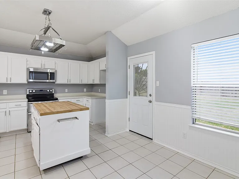 120 Mule Deer Ct — Photo 5
