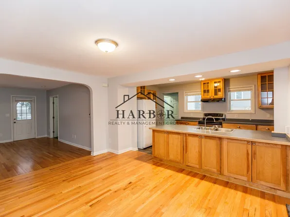 27 8th St NW, Rochester, MN 55901