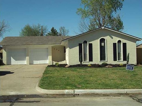 Front exterior - new paint/landscaping & BRAND NEW Roof