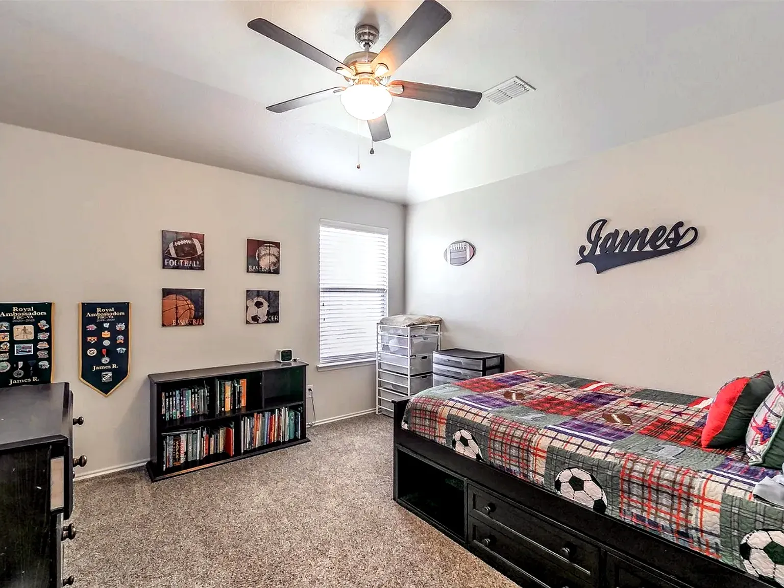 4 bed, 2426 sqft, $2,850 — Photo 2