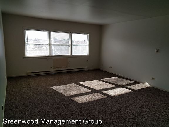2nd image of 1118 Parkwood Dr APT 303