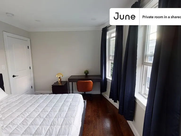 490 Washington St #B — Photo 4