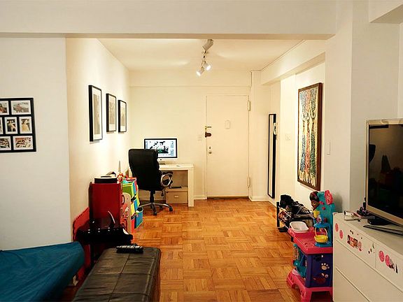 3rd image of 34 Plaza St E APT 306