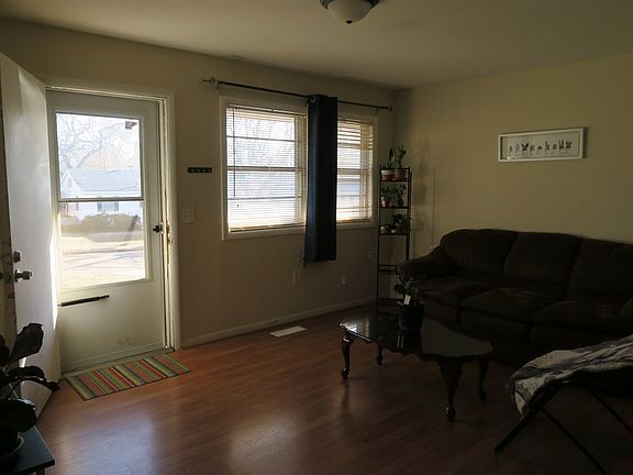 3rd image of 1320 E Eastern Ave