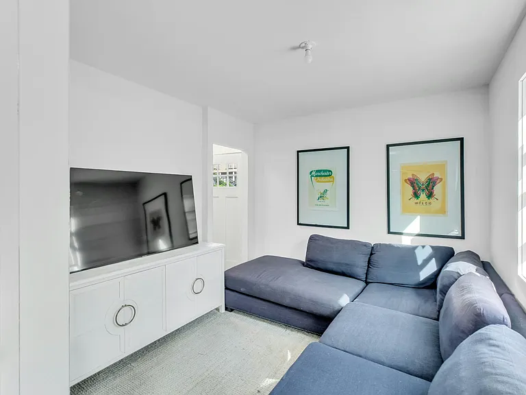 287 E Montauk Hwy — Photo 10