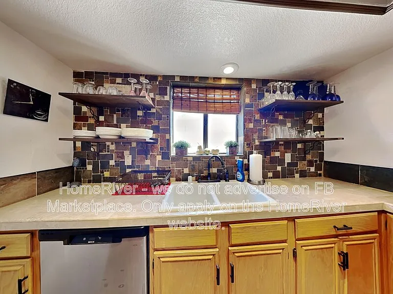 2470 Huntington Dr — Photo 6