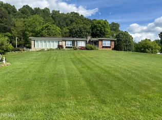 910 Heritage Rd N, Chuckey, TN 37641