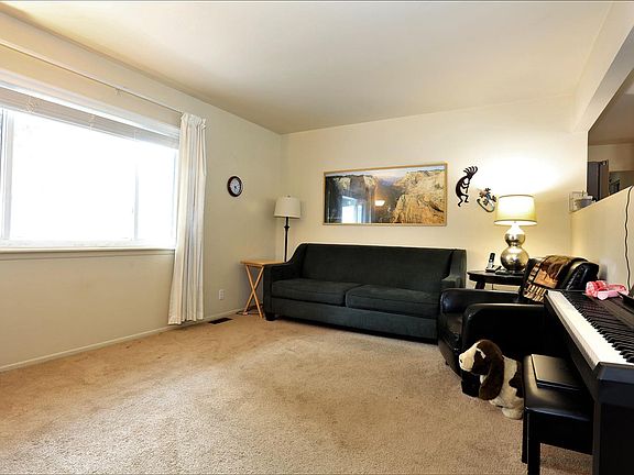 3rd image of 301 Nichols Dr