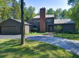 3045 W Range Line Ct, Mequon, WI 53092