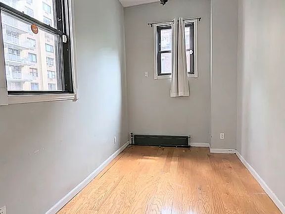 3rd image of 212 W 71st St #3